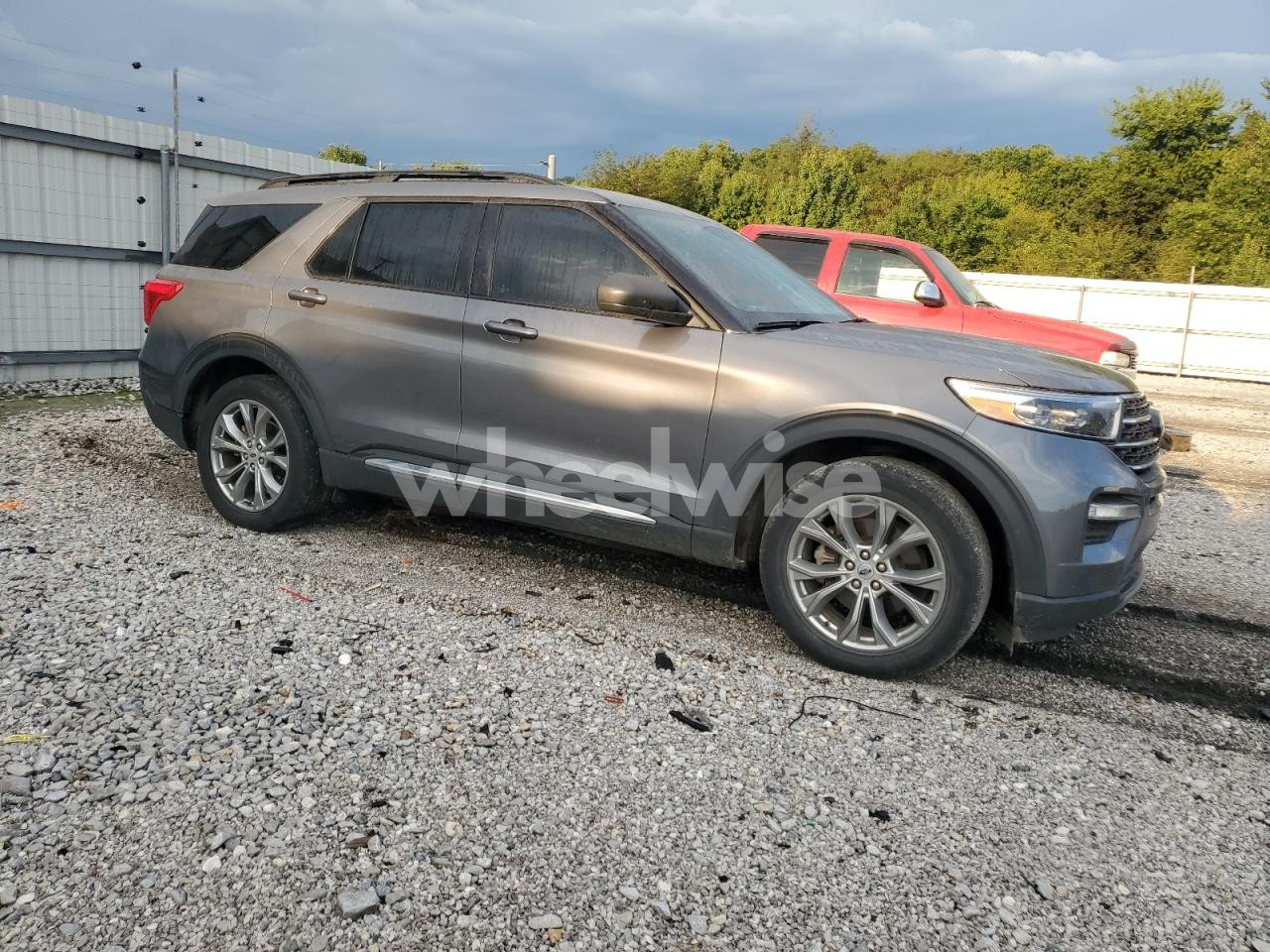 Photo 4 of 2021 FORD EXPLORER XLT (VIN 1FMSK7DH4MGB20064)