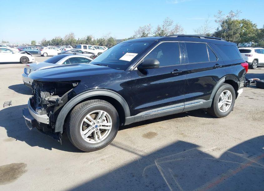 Photo 2 of 2022 Ford Explorer XLT (VIN 1FMSK7DH4NGA15185)