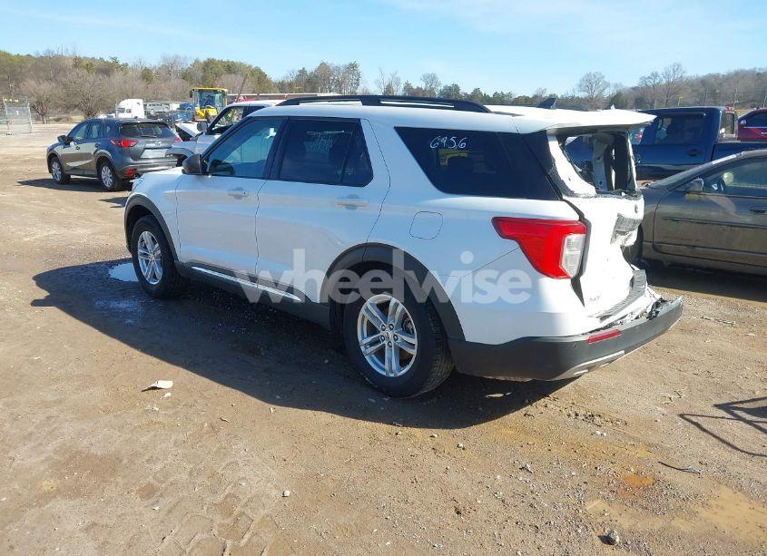 Photo 3 of 2023 Ford Explorer XLT (VIN 1FMSK7DH4PGB16956)