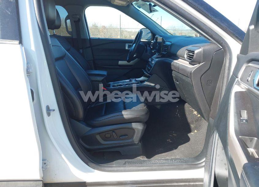 Photo 5 of 2023 Ford Explorer XLT (VIN 1FMSK7DH4PGB16956)