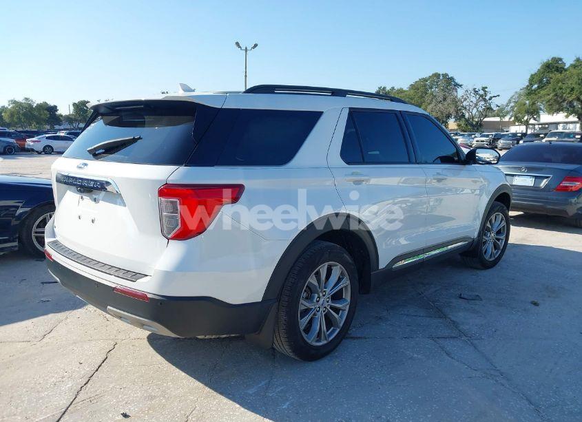 Photo 4 of 2023 Ford Explorer XLT (VIN 1FMSK7DH4PGB32932)