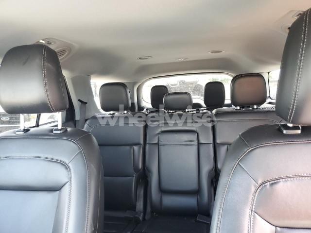 Photo 2 of 2024 FORD EXPLORER XLT (VIN 1FMSK7DH4RGA28864)