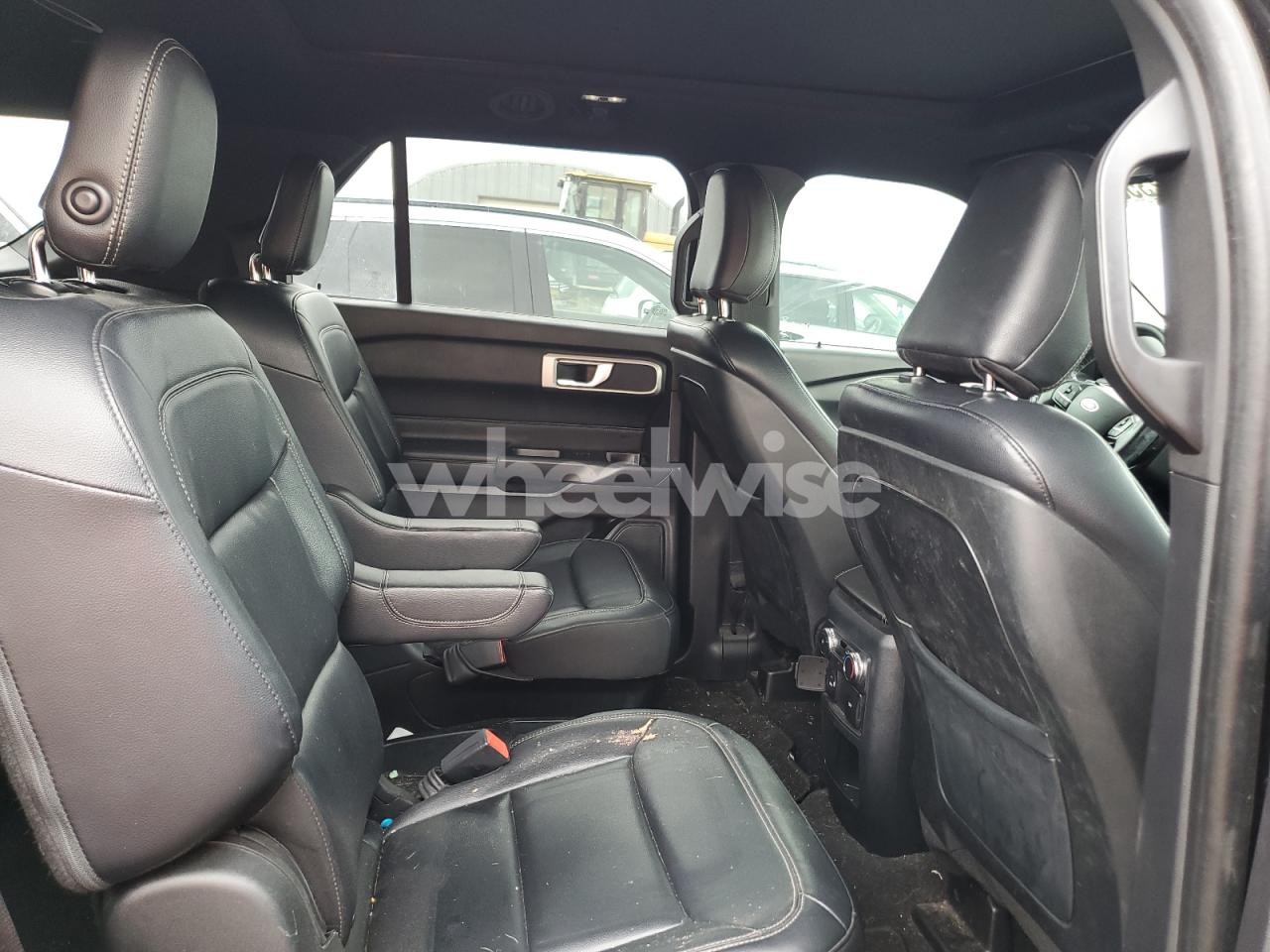 Photo 11 of 2020 FORD EXPLORER XLT (VIN 1FMSK7DH5LGA20554)