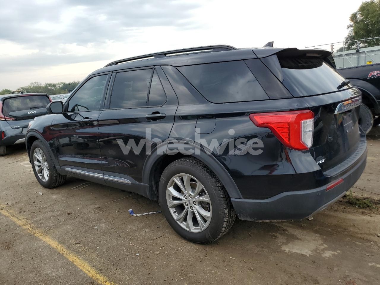 Photo 2 of 2020 FORD EXPLORER XLT (VIN 1FMSK7DH5LGA20554)