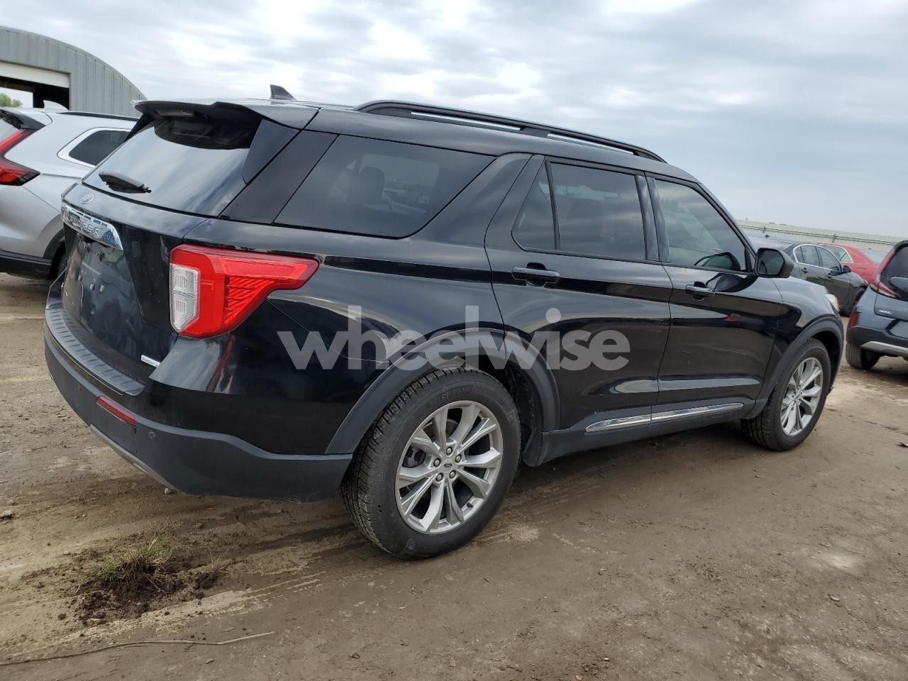 Photo 3 of 2020 FORD EXPLORER XLT (VIN 1FMSK7DH5LGA20554)