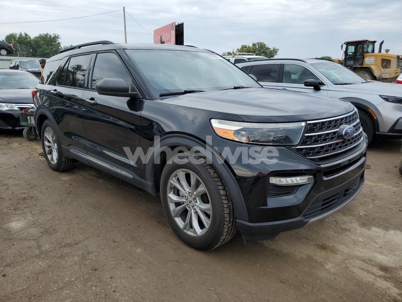 Photo 4 of 2020 FORD EXPLORER XLT (VIN 1FMSK7DH5LGA20554)