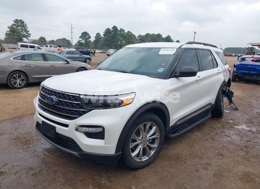 Photo 2 of 2020 Ford Explorer XLT (VIN 1FMSK7DH5LGB11209)