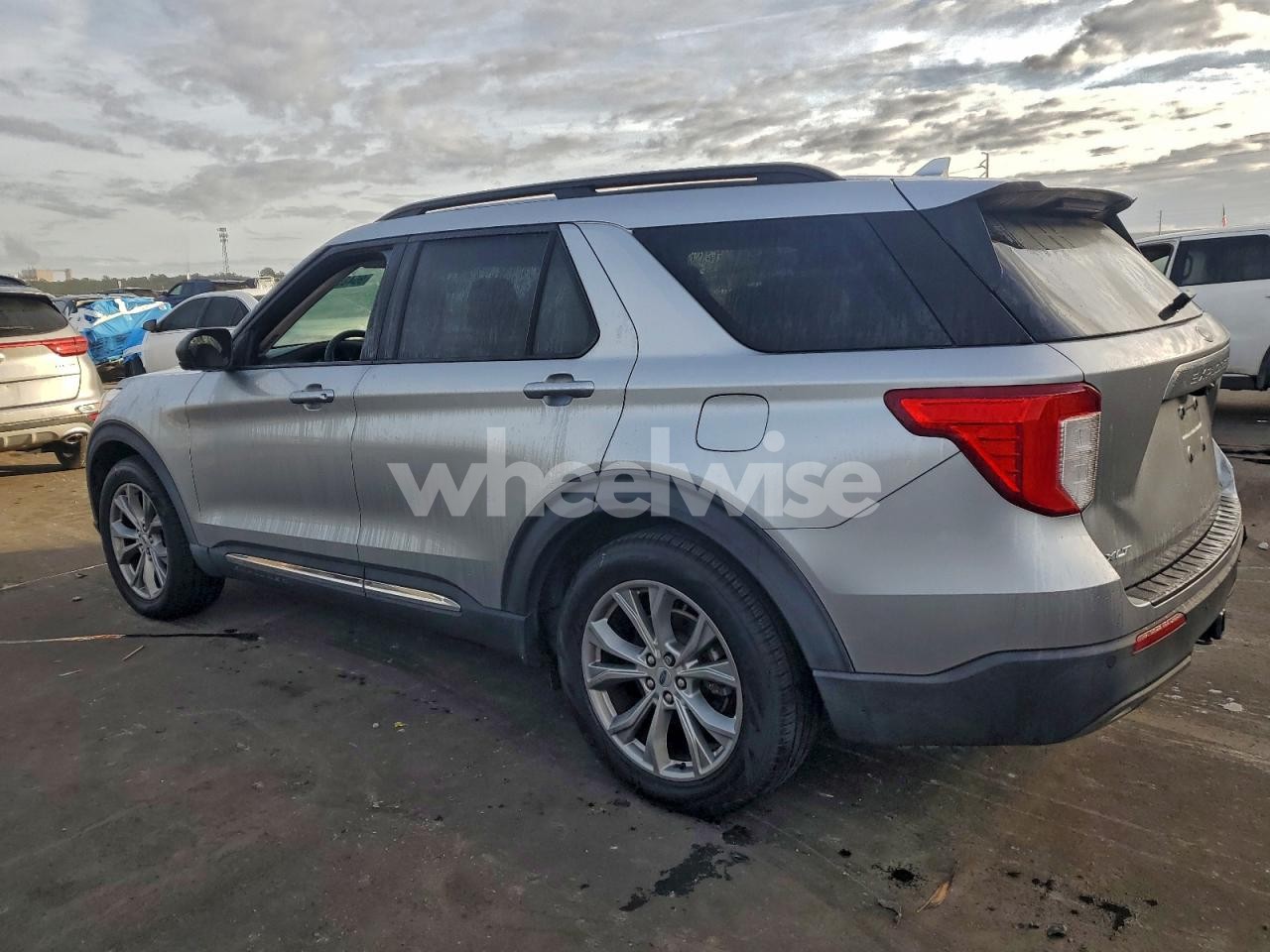 Photo 2 of 2020 FORD EXPLORER XLT (VIN 1FMSK7DH5LGB39219)