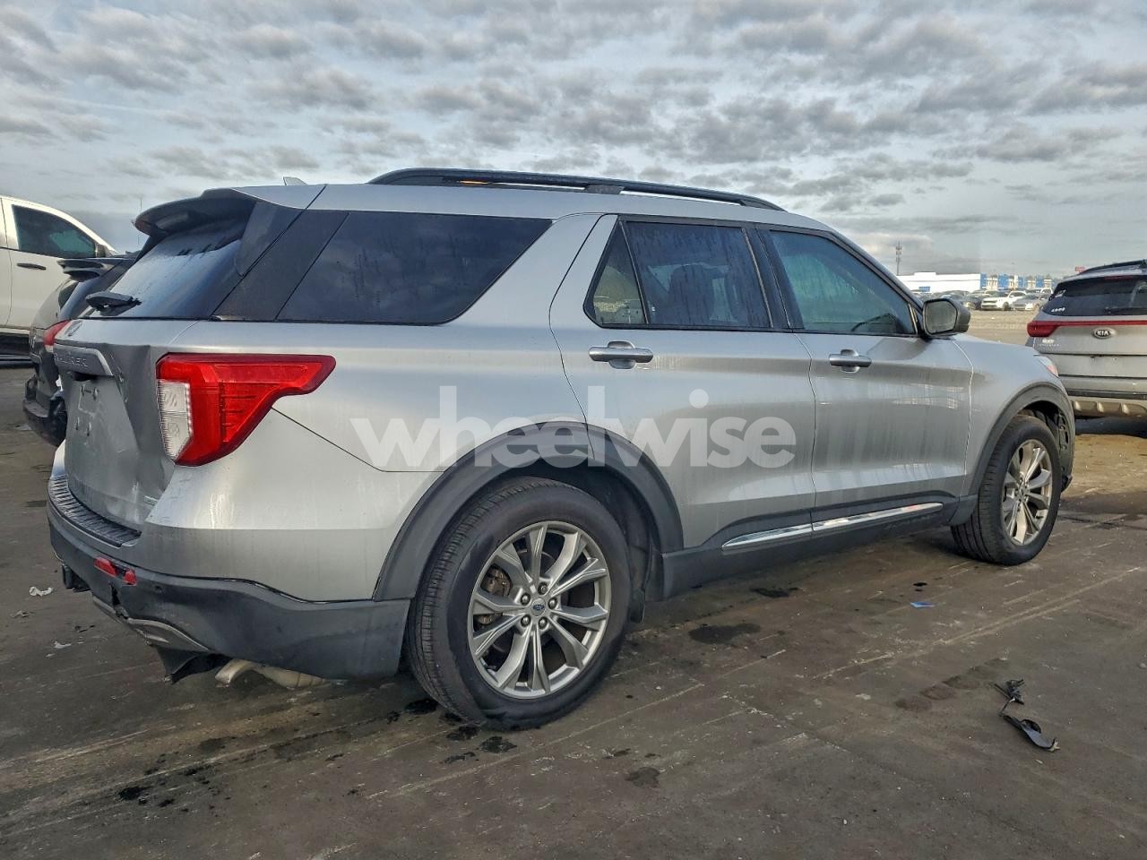 Photo 3 of 2020 FORD EXPLORER XLT (VIN 1FMSK7DH5LGB39219)
