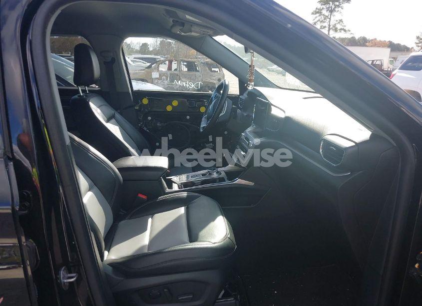 Photo 5 of 2023 Ford Explorer XLT (VIN 1FMSK7DH5PGA42852)