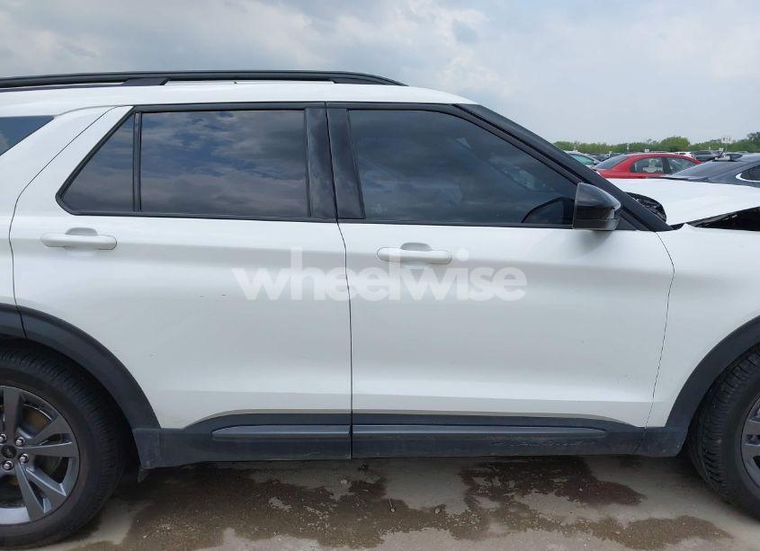 Photo 13 of 2023 Ford Explorer XLT (VIN 1FMSK7DH5PGA47310)