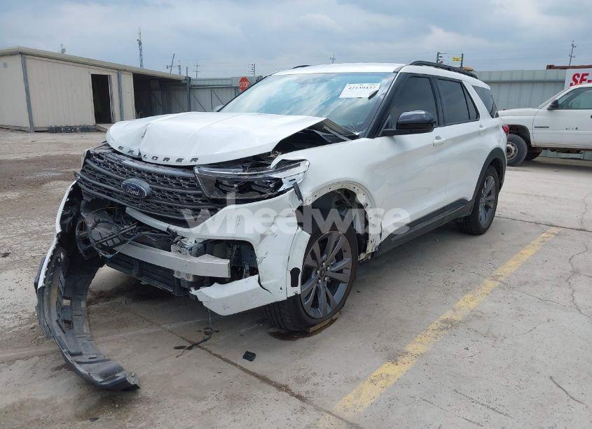 Photo 2 of 2023 Ford Explorer XLT (VIN 1FMSK7DH5PGA47310)