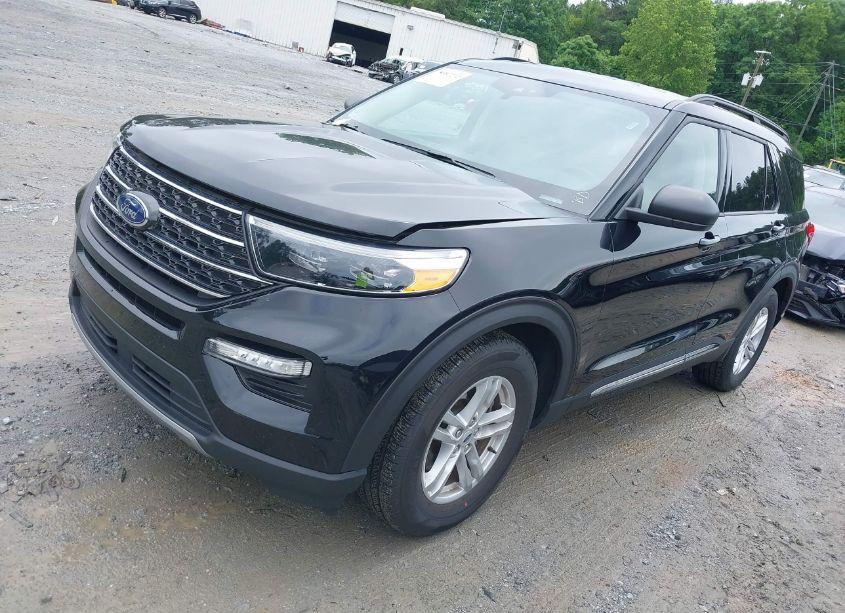 Photo 2 of 2023 Ford Explorer XLT (VIN 1FMSK7DH5PGB18456)