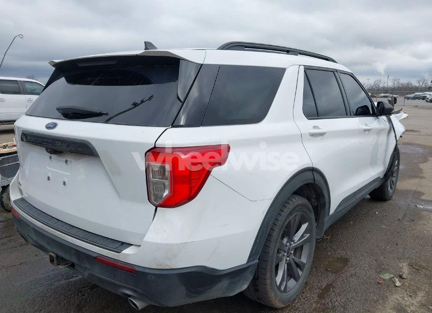 Photo 4 of 2021 Ford Explorer XLT (VIN 1FMSK7DH6MGC42764)