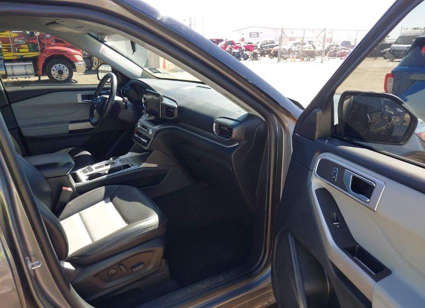 Photo 5 of 2022 Ford Explorer XLT (VIN 1FMSK7DH6NGA14474)