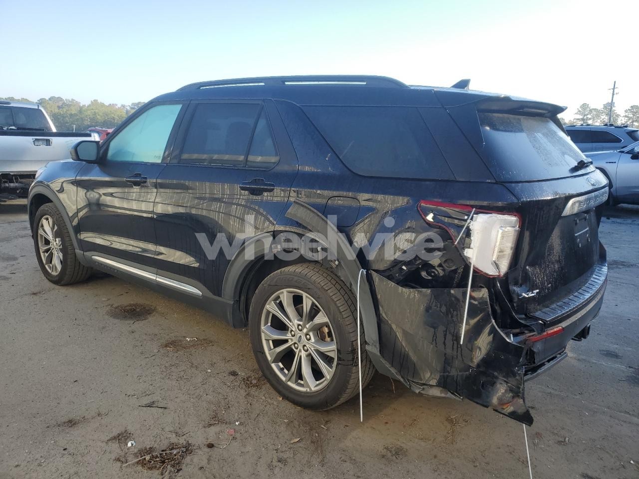 Photo 2 of 2022 FORD EXPLORER XLT (VIN 1FMSK7DH6NGB73172)