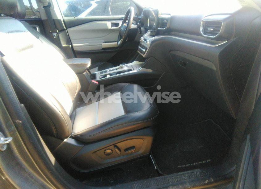 Photo 5 of 2023 Ford Explorer XLT (VIN 1FMSK7DH6PGA14834)