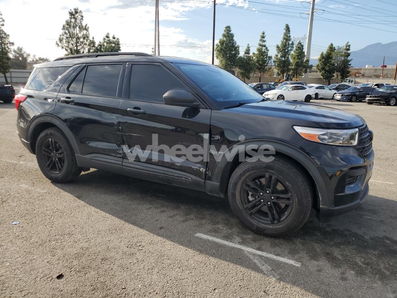 Photo 4 of 2021 FORD EXPLORER XLT (VIN 1FMSK7DH7MGB21130)