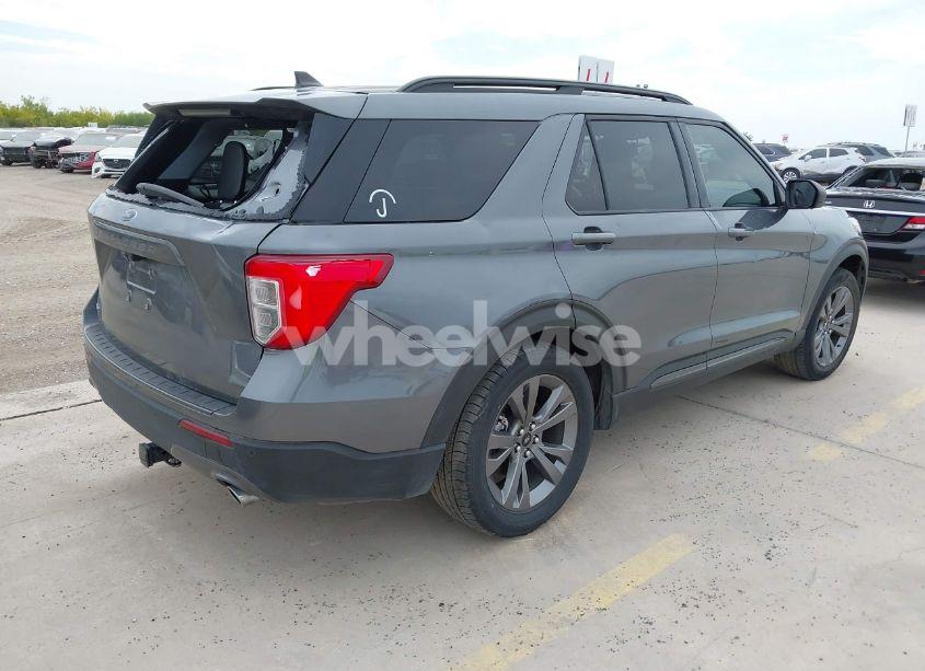 Photo 4 of 2021 Ford Explorer XLT (VIN 1FMSK7DH7MGB79108)