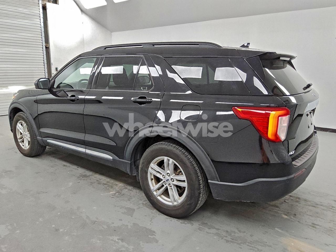 Photo 2 of 2020 FORD EXPLORER XLT (VIN 1FMSK7DH8LGC79295)