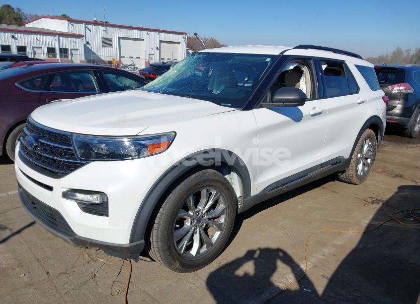 Photo 2 of 2020 Ford Explorer XLT (VIN 1FMSK7DH9LGA67702)