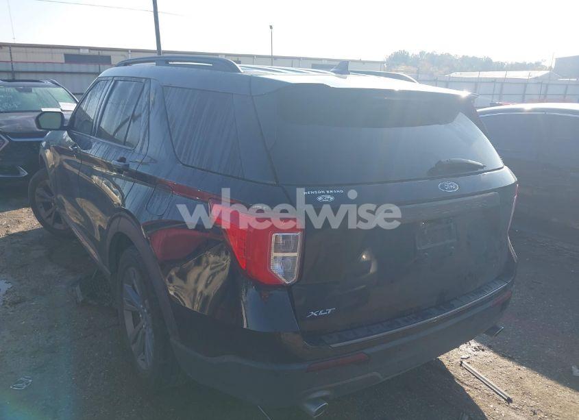 Photo 3 of 2021 Ford Explorer XLT (VIN 1FMSK7DH9MGA04956)