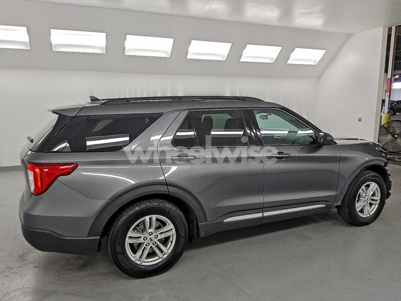 Photo 3 of 2024 FORD EXPLORER XLT (VIN 1FMSK7DH9RGA04771)