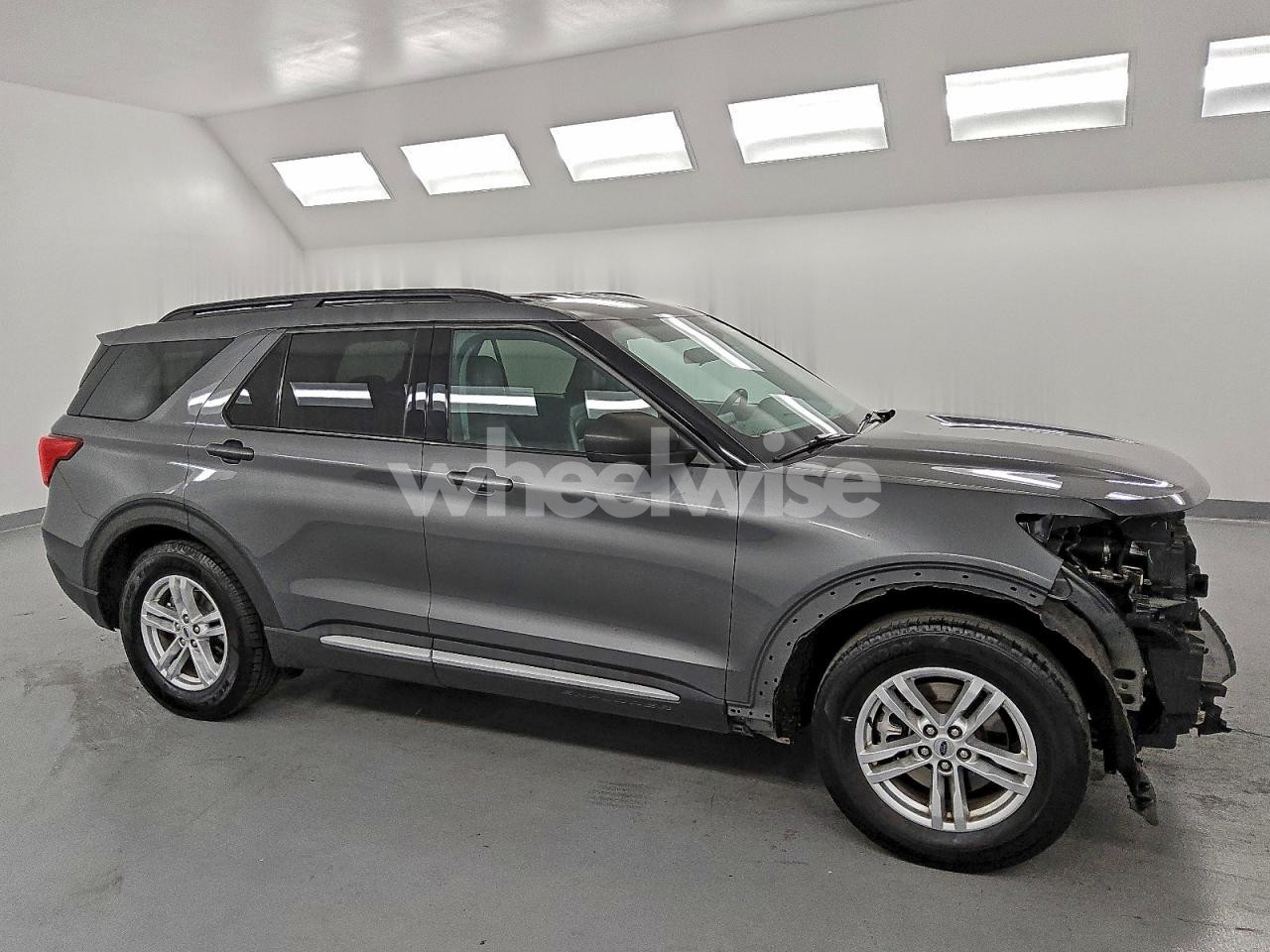 Photo 4 of 2024 FORD EXPLORER XLT (VIN 1FMSK7DH9RGA04771)