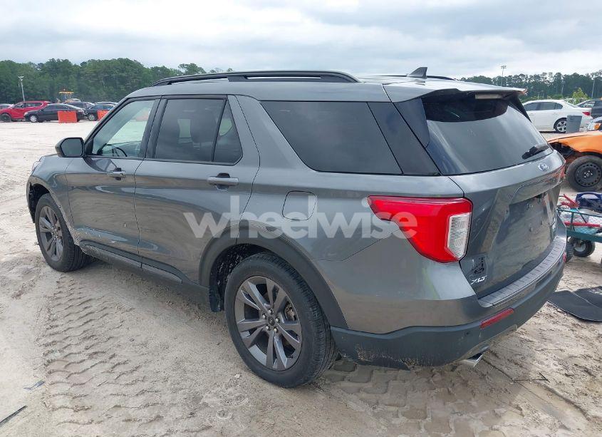 Photo 3 of 2022 Ford Explorer XLT (VIN 1FMSK7DHXNGB36481)