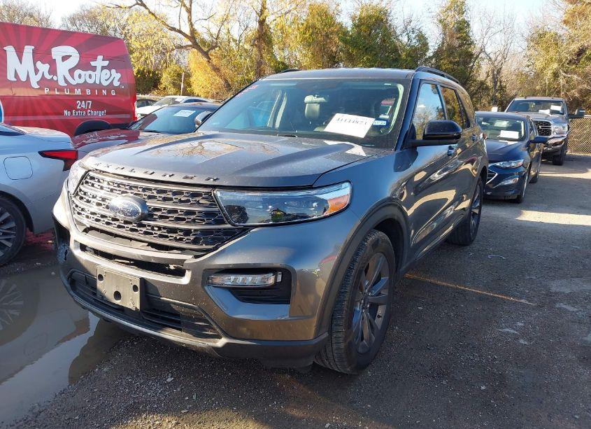 Photo 2 of 2022 Ford Explorer XLT (VIN 1FMSK7DHXNGB95224)