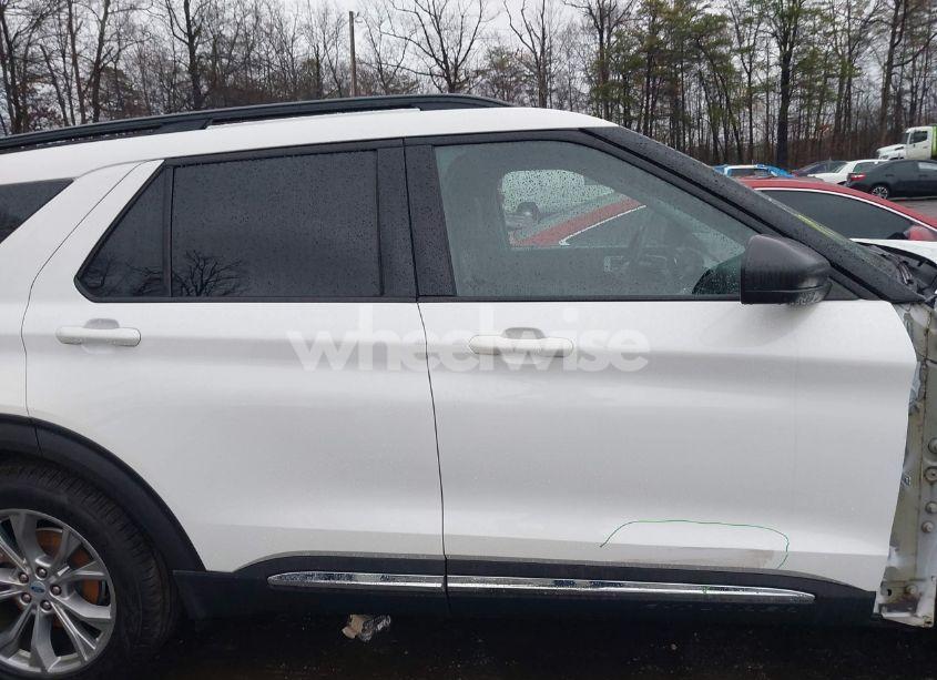 Photo 13 of 2022 Ford Explorer XLT (VIN 1FMSK7DHXNGC13513)