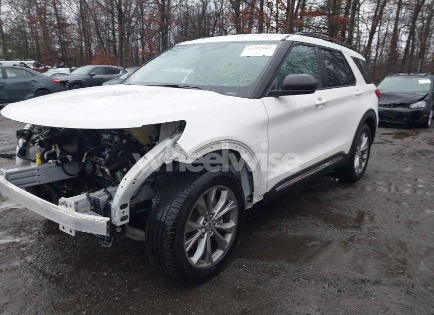 Photo 2 of 2022 Ford Explorer XLT (VIN 1FMSK7DHXNGC13513)