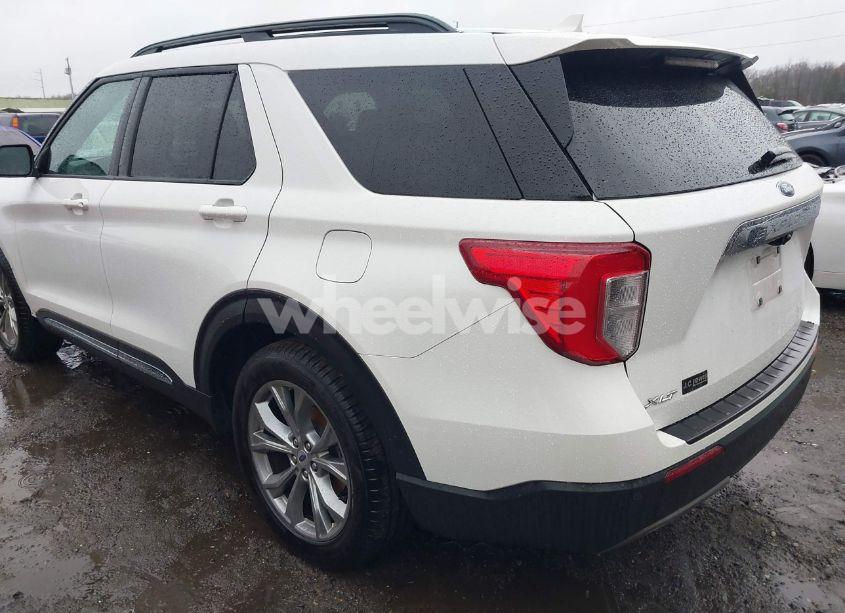 Photo 3 of 2022 Ford Explorer XLT (VIN 1FMSK7DHXNGC13513)