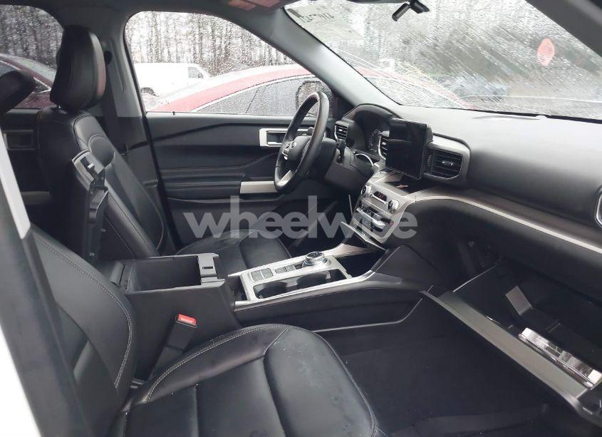 Photo 5 of 2022 Ford Explorer XLT (VIN 1FMSK7DHXNGC13513)