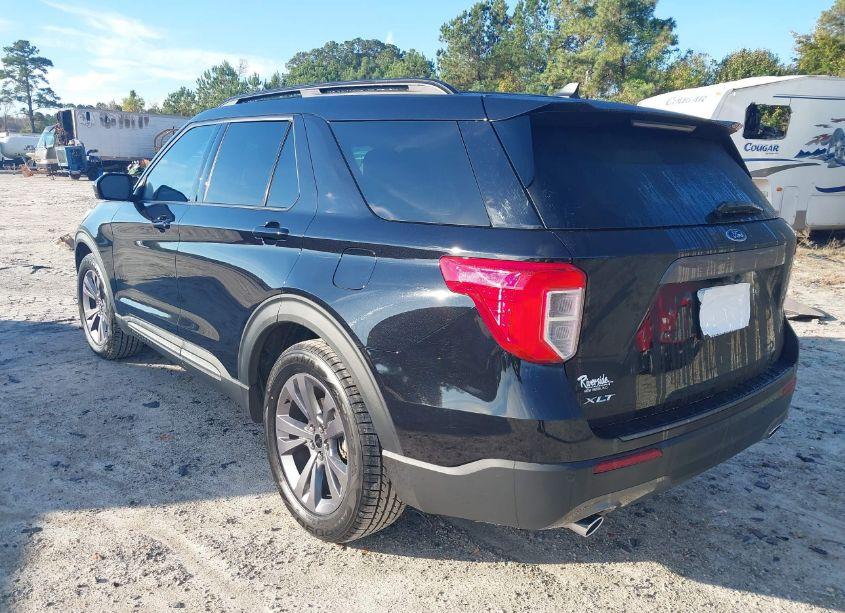 Photo 3 of 2022 Ford Explorer XLT (VIN 1FMSK7DHXNGC46186)
