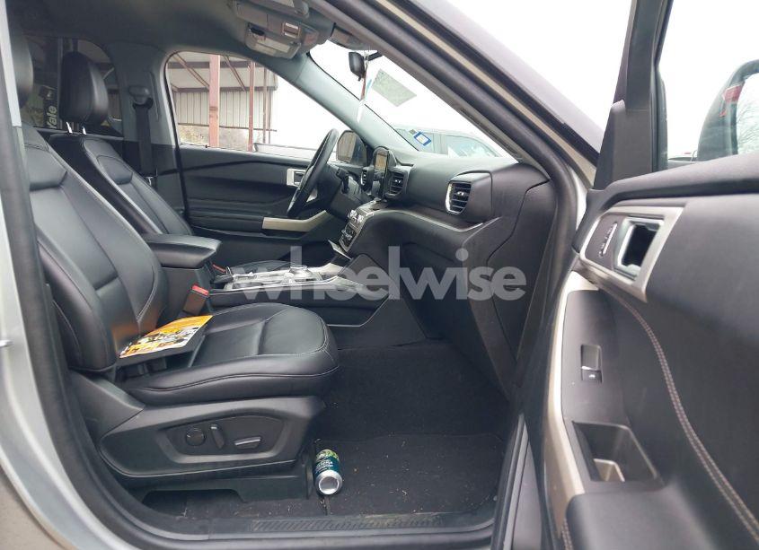 Photo 5 of 2023 Ford Explorer XLT (VIN 1FMSK7DHXPGA23360)