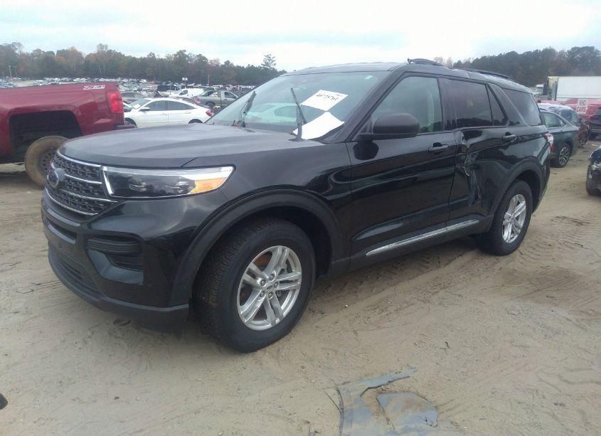 Photo 2 of 2023 Ford Explorer XLT (VIN 1FMSK7DHXPGA38828)