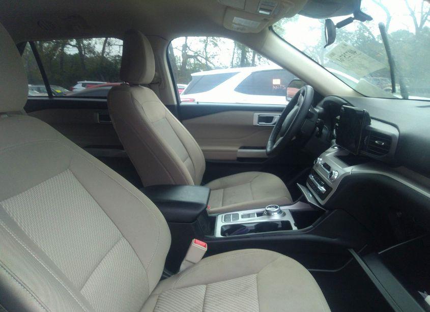 Photo 5 of 2023 Ford Explorer XLT (VIN 1FMSK7DHXPGA38828)