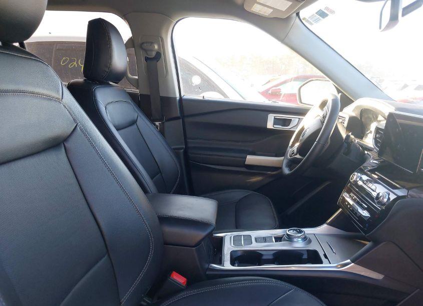 Photo 5 of 2024 Ford Explorer LIMITED (VIN 1FMSK7FH4RGA02844)