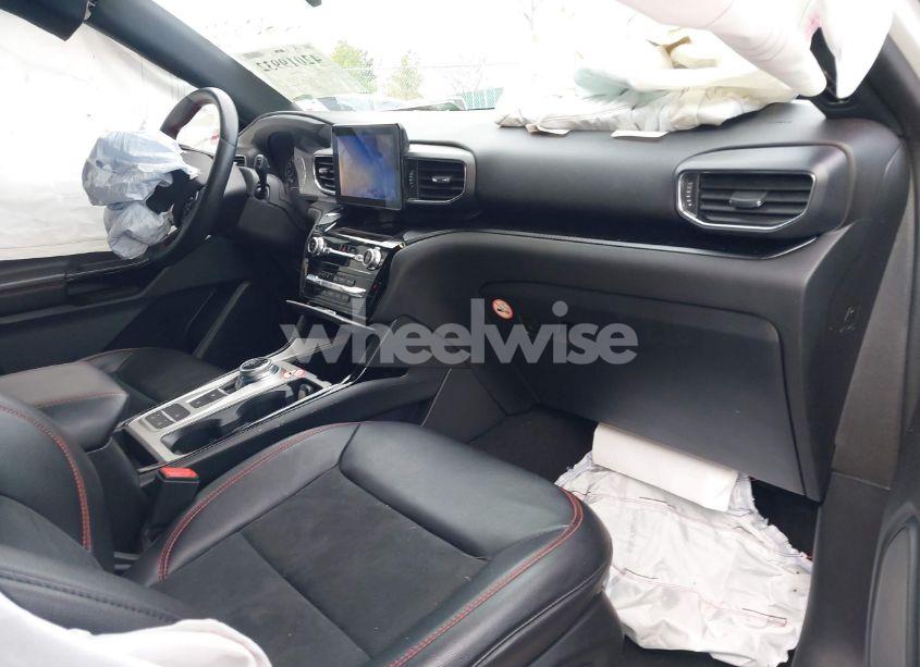 Photo 5 of 2023 Ford Explorer ST-LINE (VIN 1FMSK7KH4PGA01664)