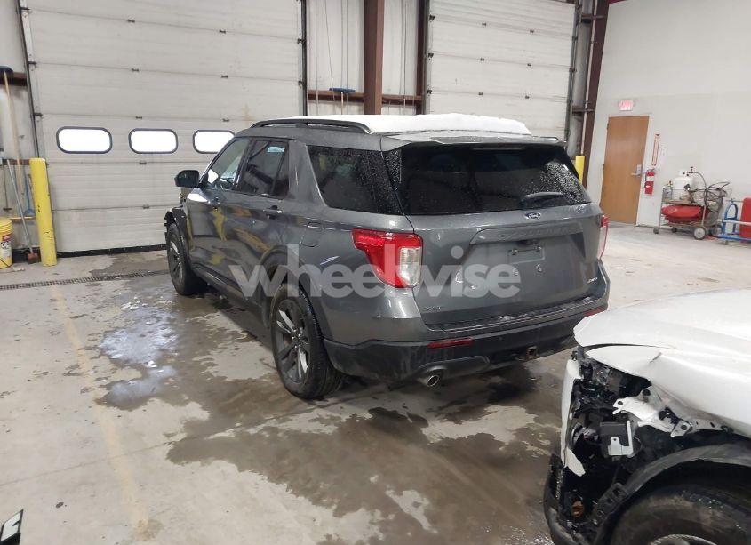 Photo 3 of 2021 Ford Explorer XLT (VIN 1FMSK8DH0MGA59852)