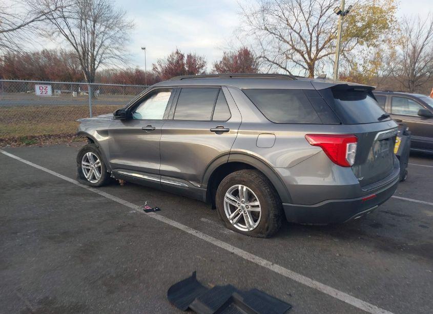 Photo 3 of 2021 Ford Explorer XLT (VIN 1FMSK8DH0MGC17199)