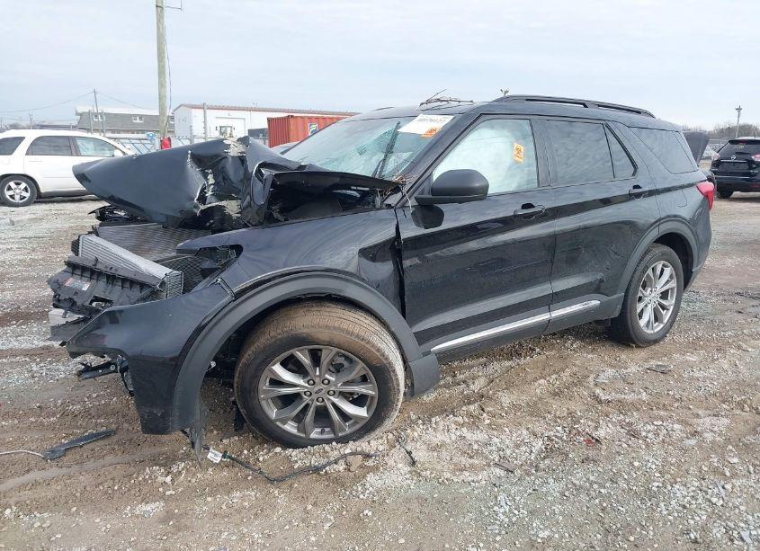 Photo 2 of 2023 Ford Explorer XLT (VIN 1FMSK8DH0PGC11553)