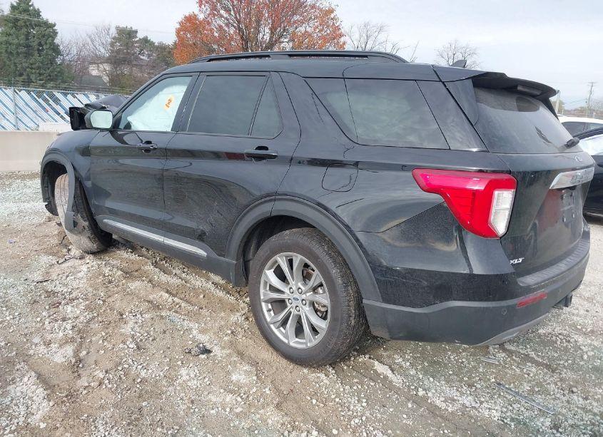 Photo 3 of 2023 Ford Explorer XLT (VIN 1FMSK8DH0PGC11553)