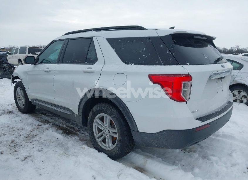 Photo 3 of 2021 Ford Explorer XLT (VIN 1FMSK8DH1MGB27253)