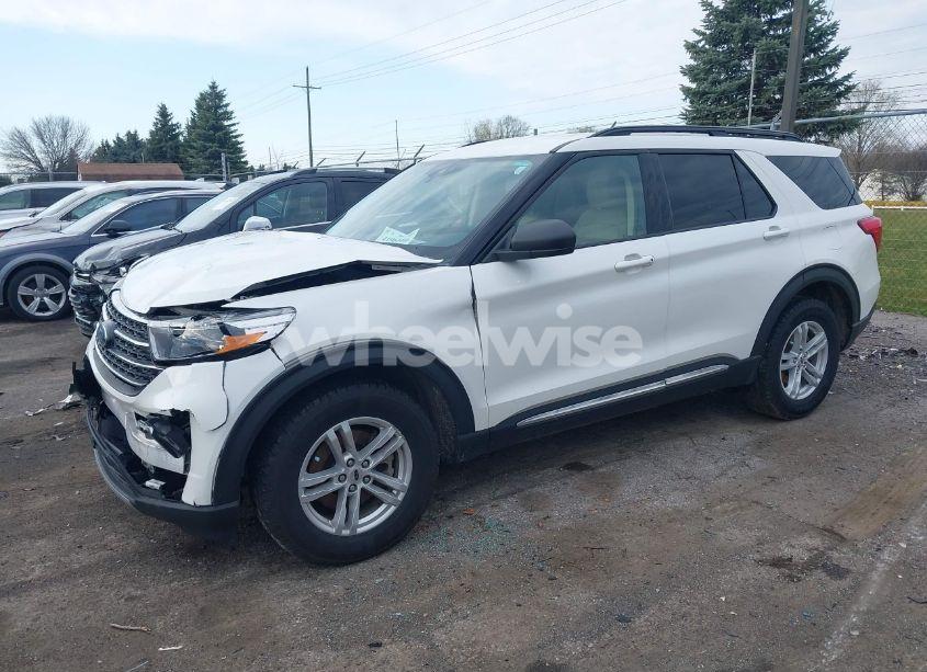 Photo 2 of 2021 Ford Explorer XLT (VIN 1FMSK8DH1MGC43584)