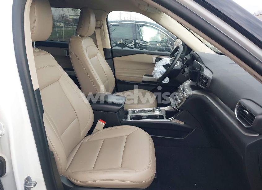 Photo 5 of 2021 Ford Explorer XLT (VIN 1FMSK8DH1MGC43584)