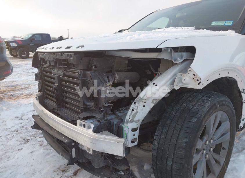 Photo 6 of 2022 Ford Explorer XLT (VIN 1FMSK8DH1NGA37571)