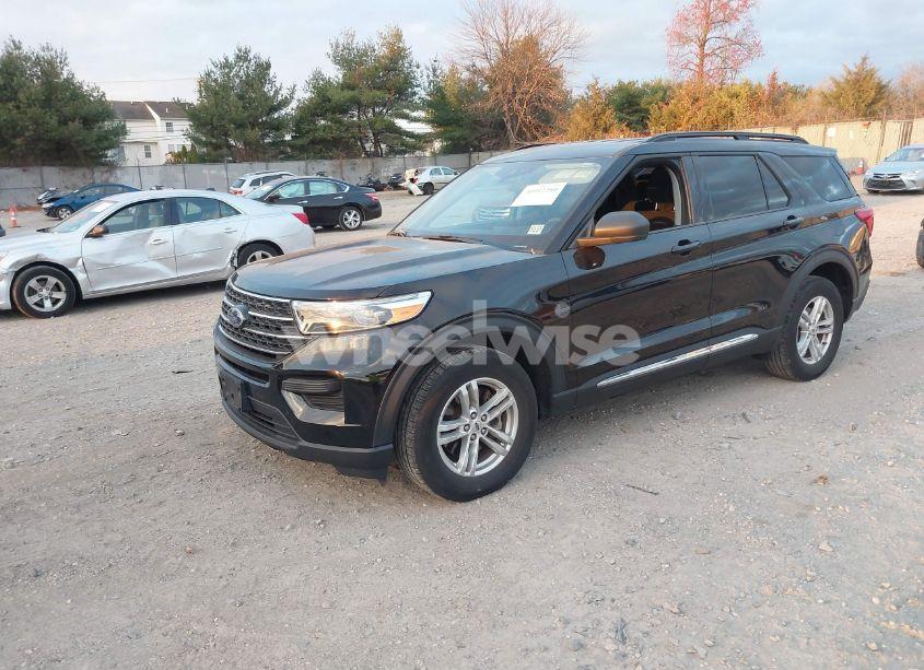 Photo 2 of 2022 Ford Explorer XLT (VIN 1FMSK8DH1NGC38063)