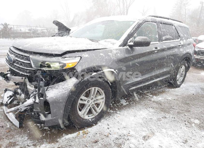 Photo 2 of 2022 Ford Explorer XLT (VIN 1FMSK8DH1NGC49029)